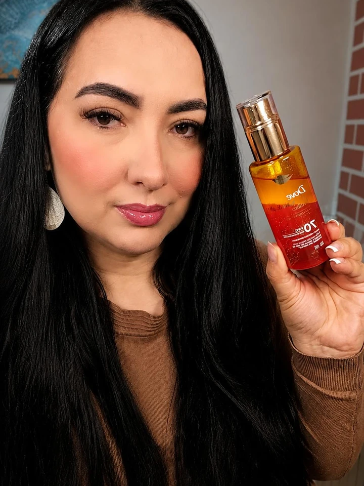 Lígia Sunally em conteúdo de beleza com produto