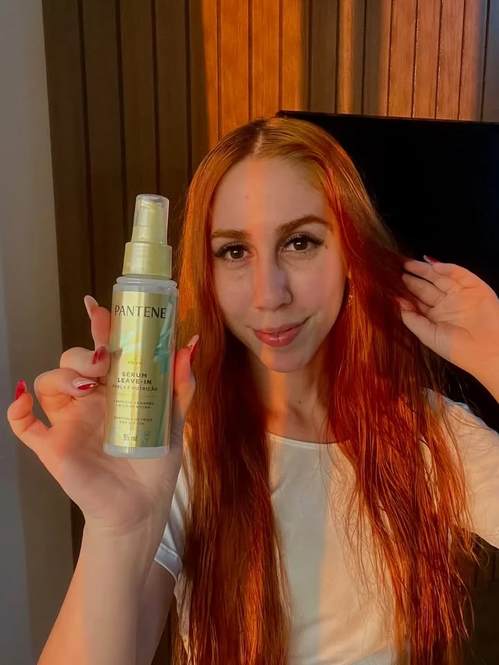 Madu Ramalho em conteúdo de beleza enviado à DC Store