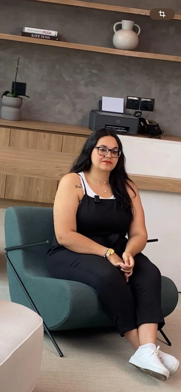 Maria Melo em ambiente de trabalho