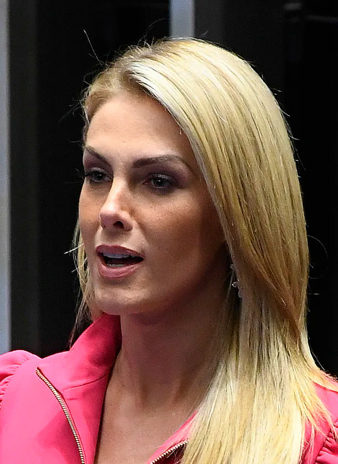 Ana Hickmann em registro durante sessão no Senado Federal