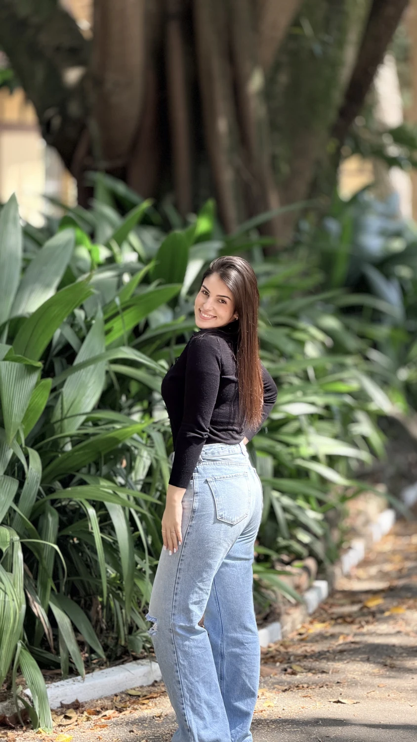 Carol Castilho em fotografia ao ar livre