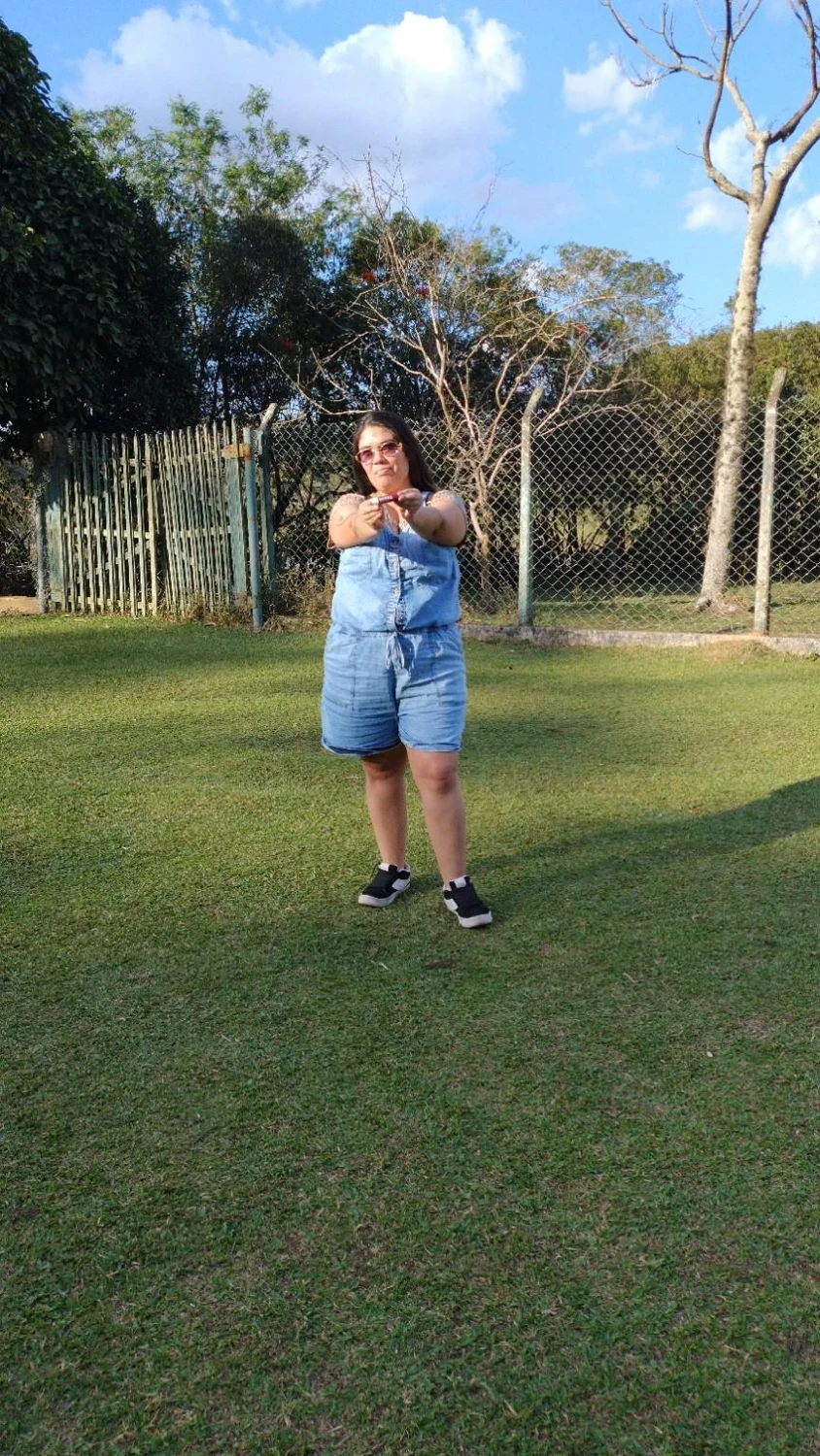 Heloisa Mello em fotografia ao ar livre